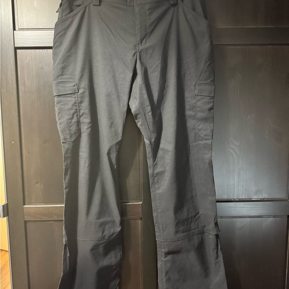 Duluth Trading Co Black Hiking Cargo Pants Utility Style